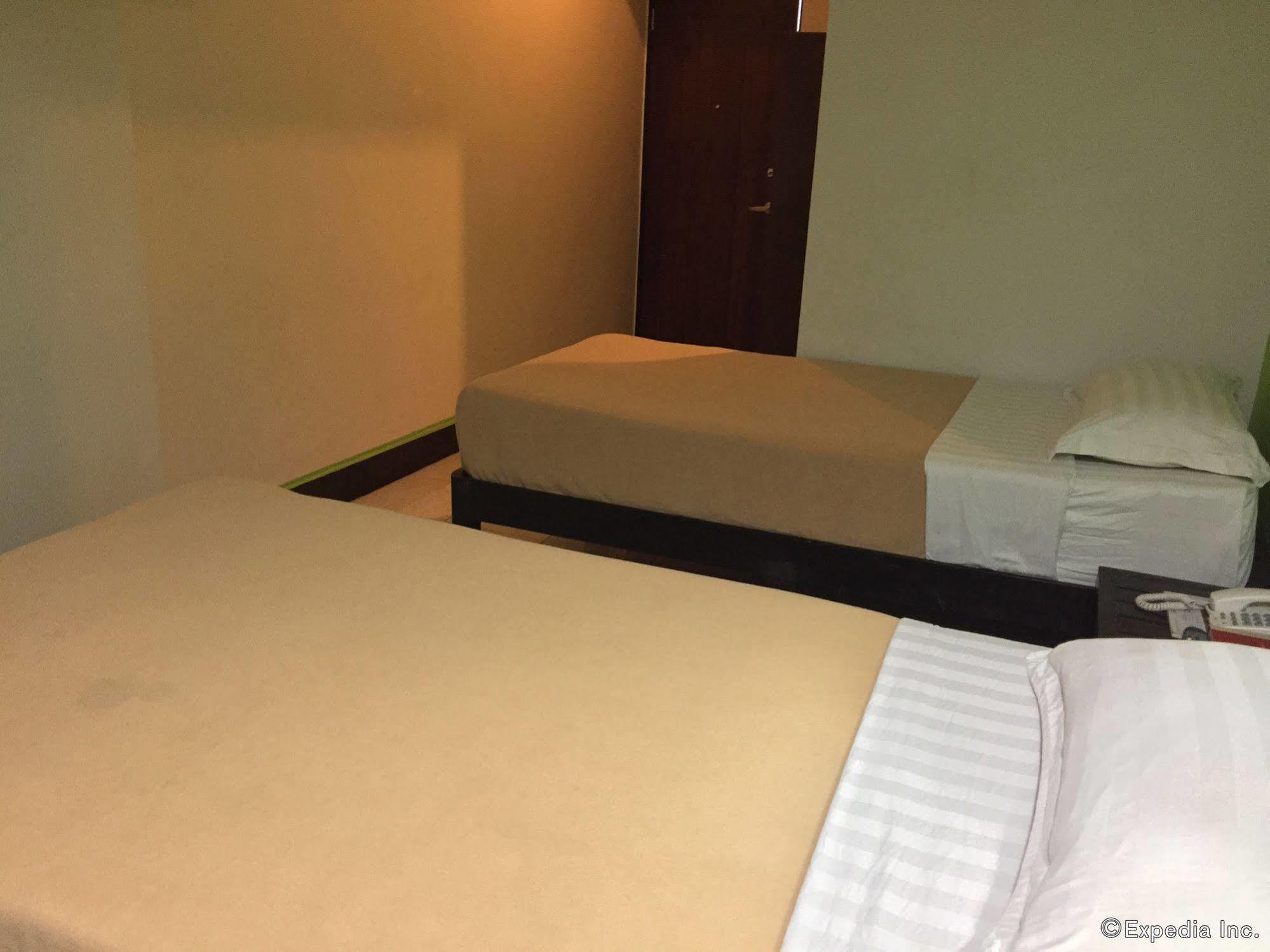 Negrense Suites Bacolod Exteriér fotografie