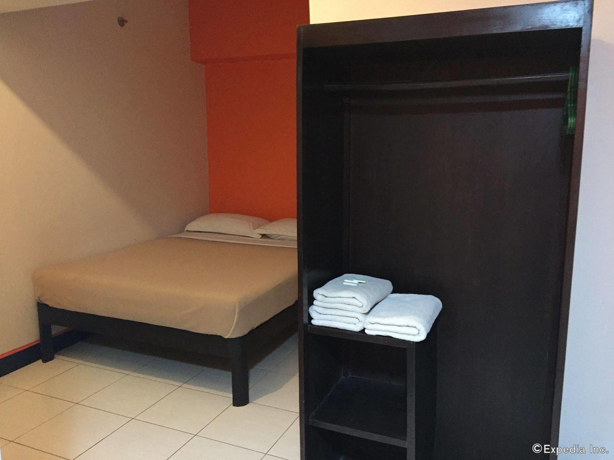 Negrense Suites Bacolod Exteriér fotografie